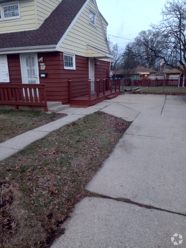Building Photo - 4336 N 67th St