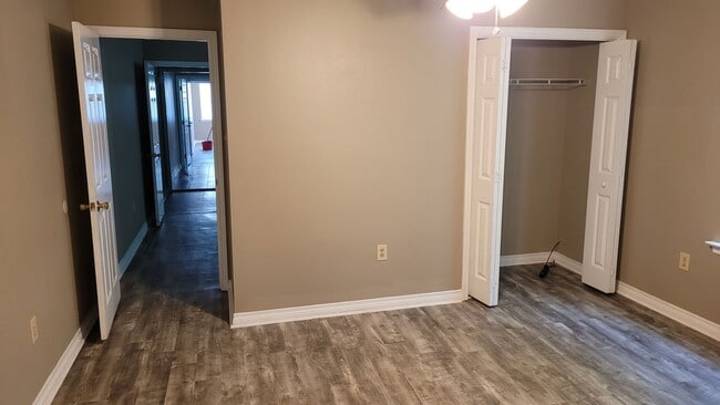 Building Photo - 517 Lizardi St