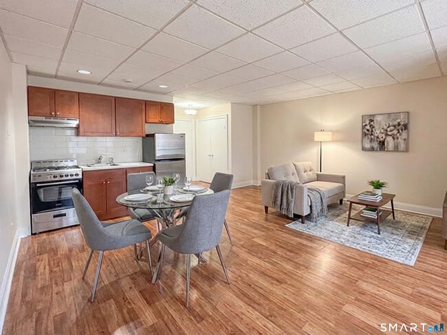 Building Photo - 14 Post Rd E