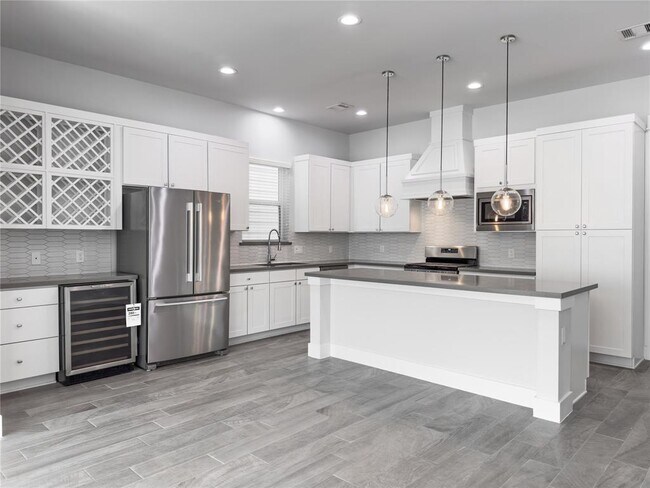 Foto del edificio - 1602 Westside Gardens Ln