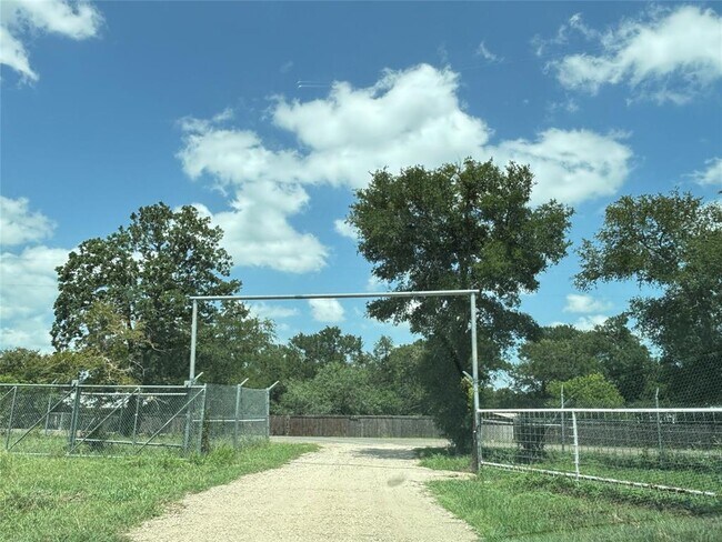 Building Photo - 277 Elm Forest Loop