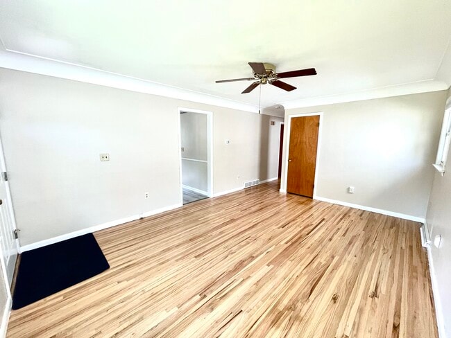 Building Photo - 709 Sackett St