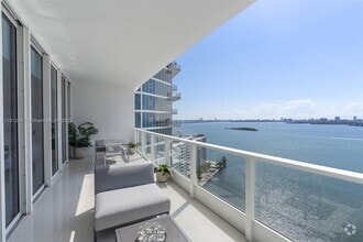 Building Photo - 2020 N Bayshore Dr