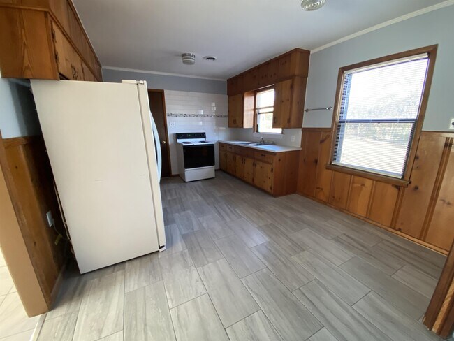 Building Photo - 3937 Bradley Dr