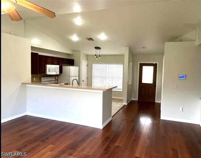 Foto del edificio - 8334 Robin Rd