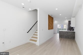 Building Photo - 1032 W Orleans St