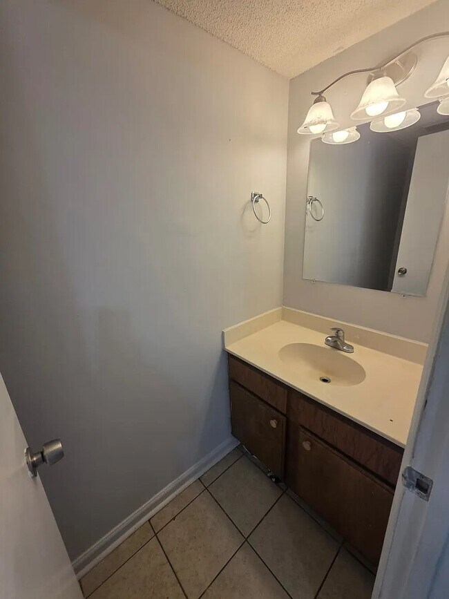 Foto del edificio - 1619 Forest Dr