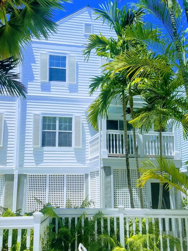 Parte posterior - 3029 N Roosevelt Blvd