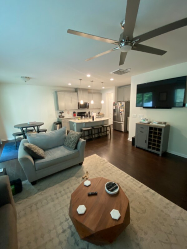 Building Photo - 1025 Catch Fly Ln