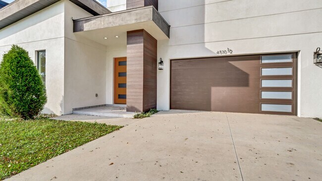 Building Photo - 4510 1/2 N Eddy Dr