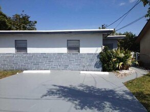 Building Photo - 5693 Fletcher St