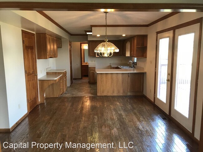 Foto del edificio - 4 br, 2.5 bath House - 8209 Meadow Hills Dr.