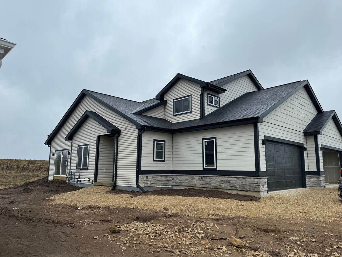 6570 Vista Valley, Windsor, WI 53598 Townhome Rentals in Windsor WI