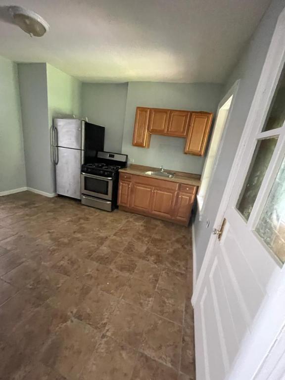 Primary Photo - 658 4th St