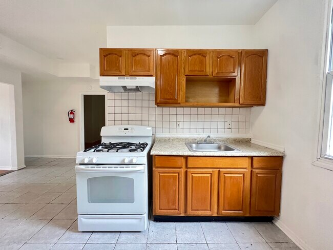 724 Lyons Ave A2 - 740 Lyons Ave