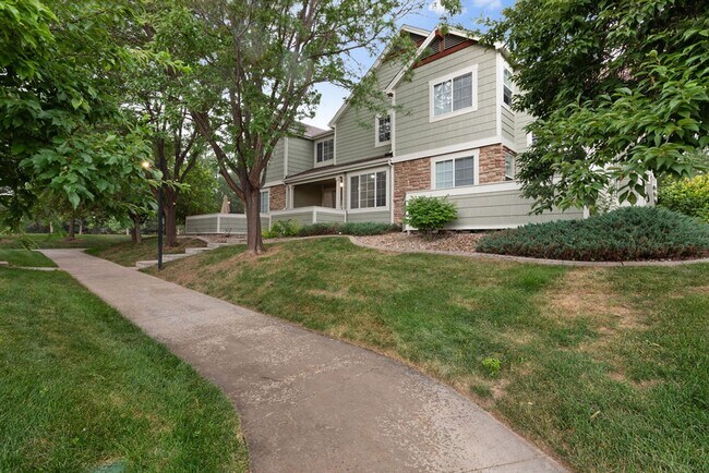 Foto del edificio - Spacious 2 Bedroom, 2.5 Bath Townhome in D...