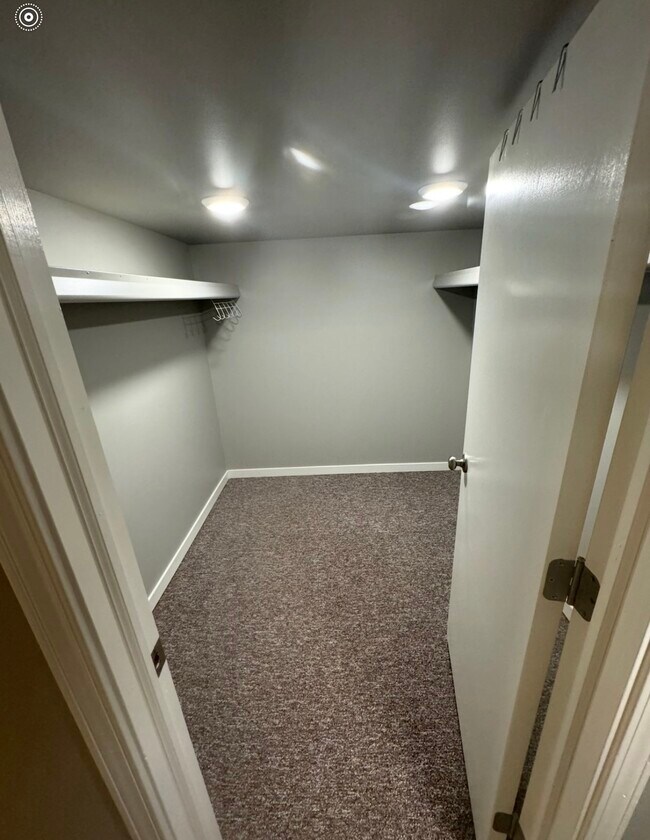 Foto del edificio - 25903 New Forest Ct