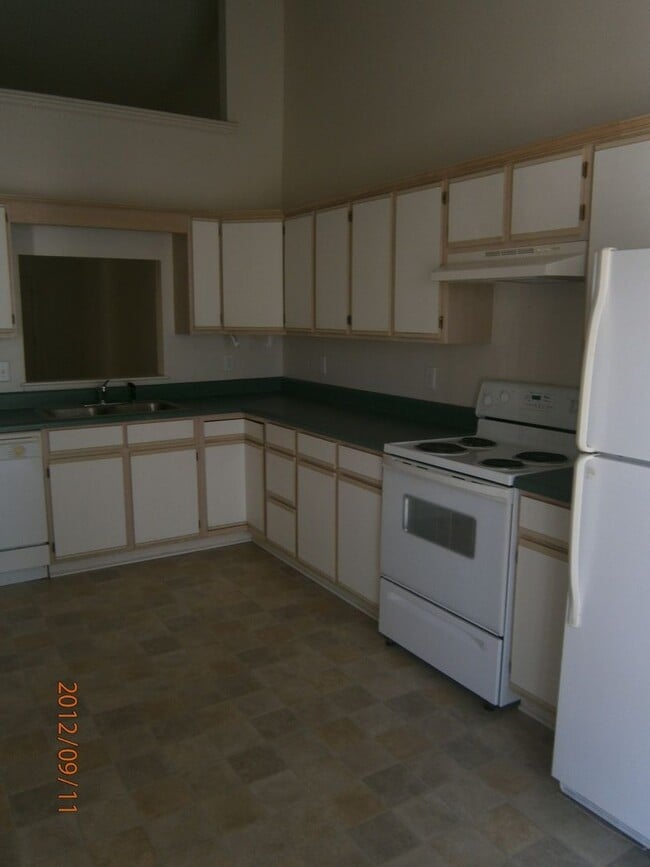 Foto del edificio - Spacious 2 bed 2 bath duplex, available soon!