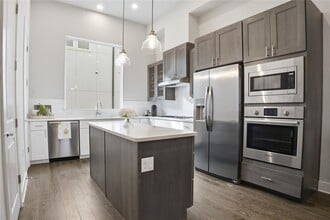 Building Photo - 1411 Town Creek Dr