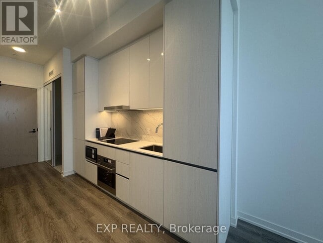 Building Photo - 8 Interchange Wy