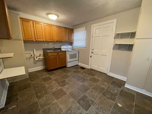 Building Photo - 2BD/1BA Single Family Home