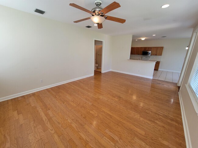 Foto del edificio - 4061 Shady View Ln