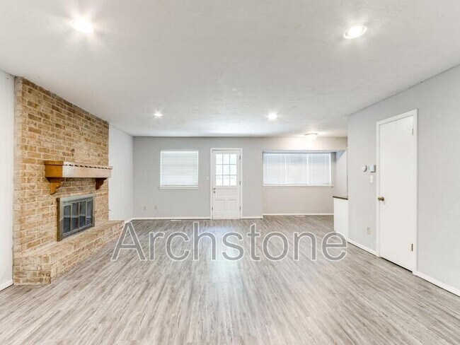 Building Photo - 2524 Boxwood Ave