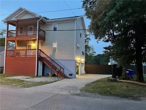 Building Photo - 9573 6th Bay St