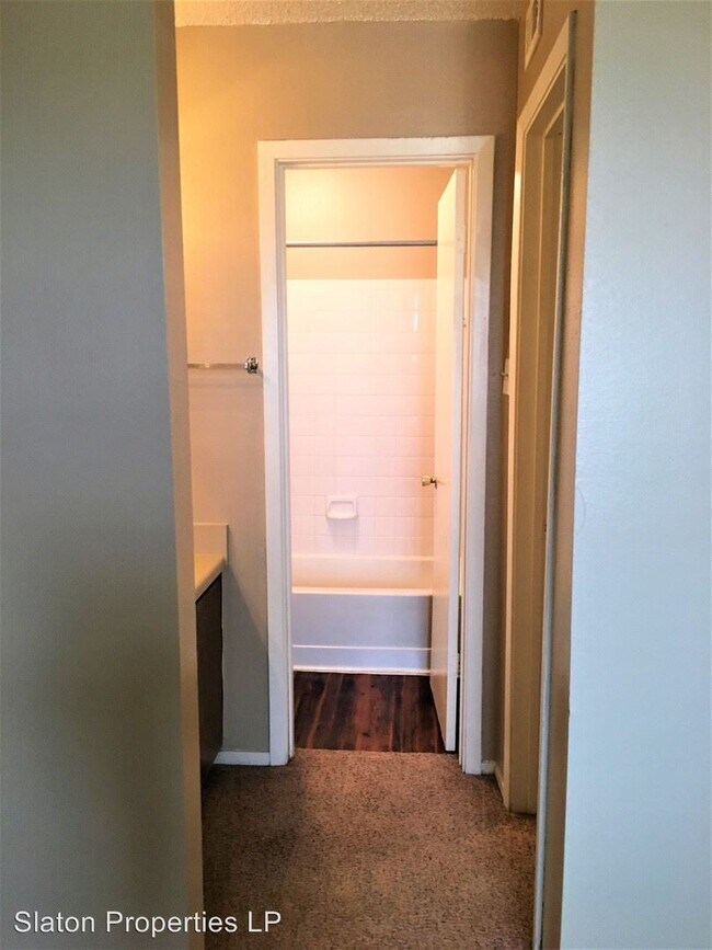 Building Photo - 2 br, 2 bath Apartment - 1355 Woodrow Road
