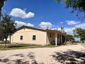 Building Photo - 911 Agua Ln