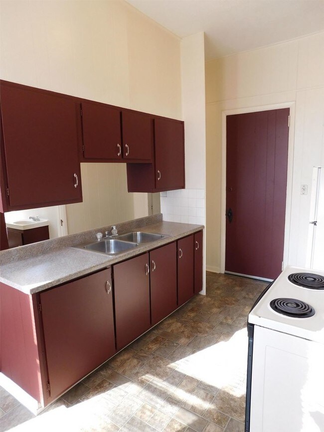 821 W Ash St Salina, KS 67401 Alquileres en Salina, KS