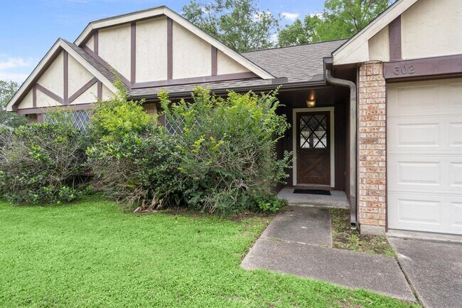 Building Photo - 302 Foxtail Ct