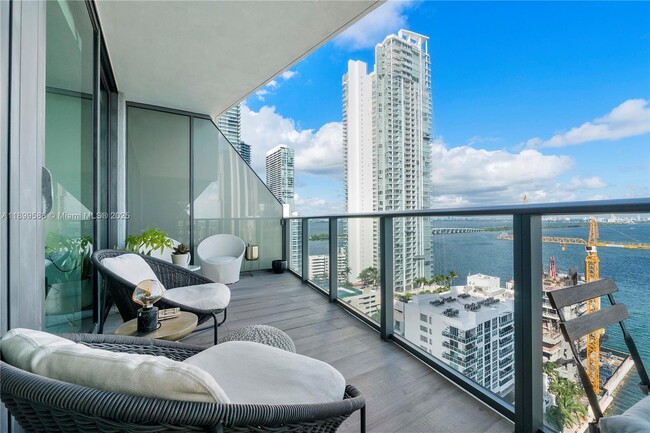 Foto del edificio - 460 NE 28th St