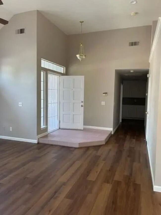 Building Photo - Hot Rental Alert! Gorgeous North Fresno Home!