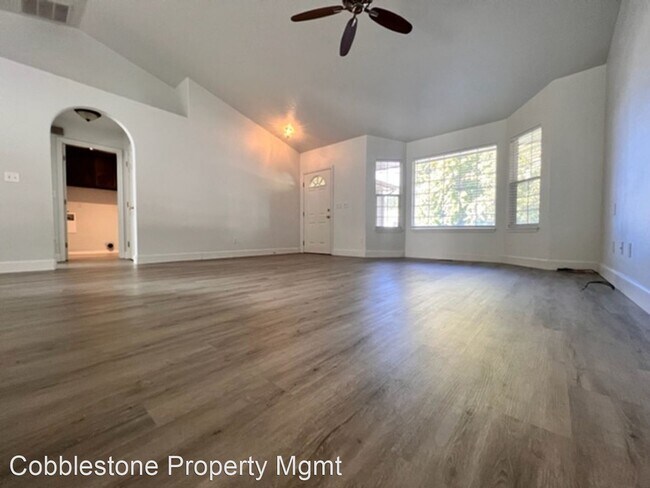 Foto del edificio - 3 br, 2 bath House - 847 E. Finch Creek St.