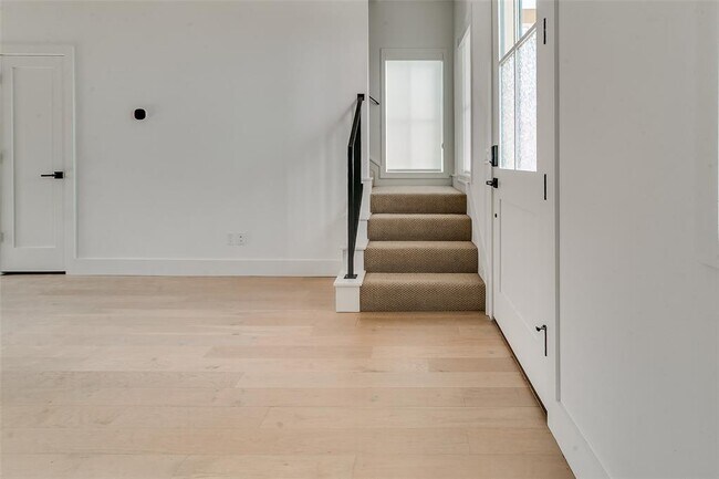 Foto del edificio - 1056 Hangar Dr