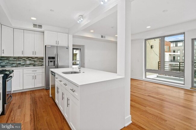 Building Photo - Northern Liberties Apartment