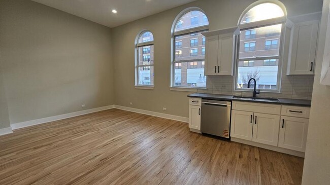 Foto del edificio - 2 bedroom in Chicago IL 60640