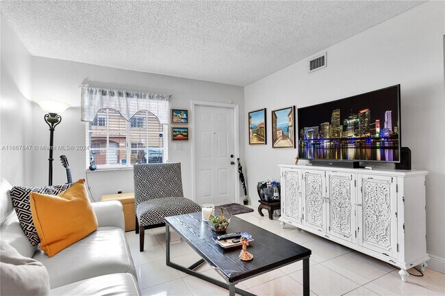 Building Photo - 2425 W 76th St