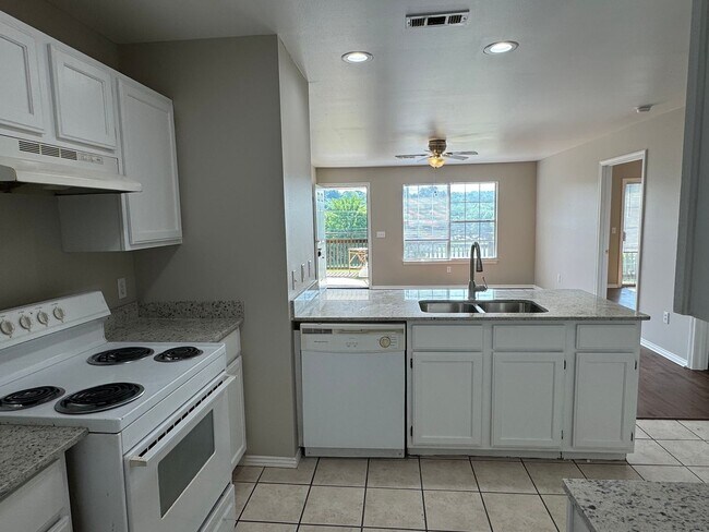 Foto del edificio - Just off Campus 8/15 Move In!