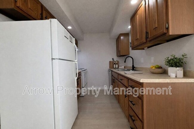 Building Photo - 3341 Holdrege St