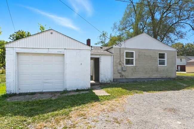 Building Photo - NEW LISTING! 2 BEDROOM HOME