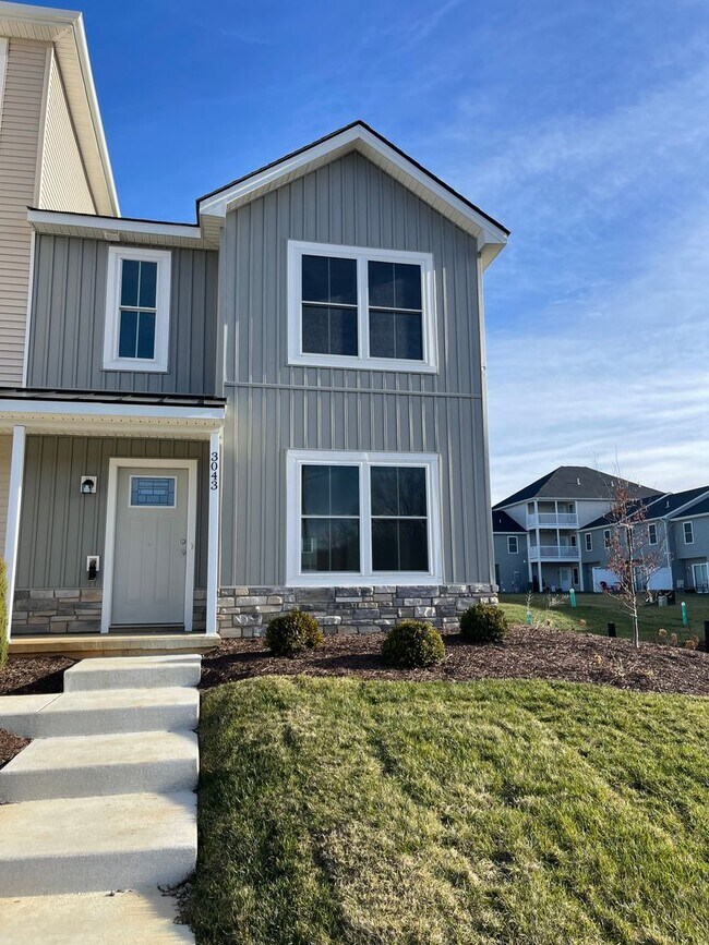 Building Photo - Like New Townhouse for Rent