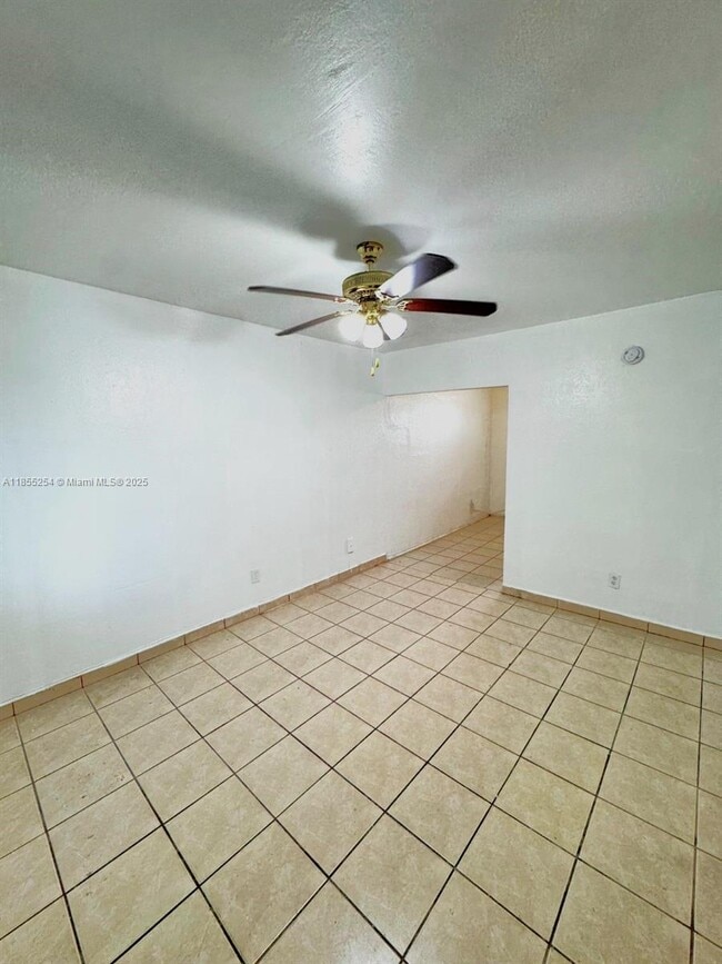 Foto del edificio - 2275 NW 23rd St