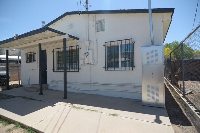 Foto del edificio - Charming 1 Bedroom 1 Bath House! Great Central Tucson Location!