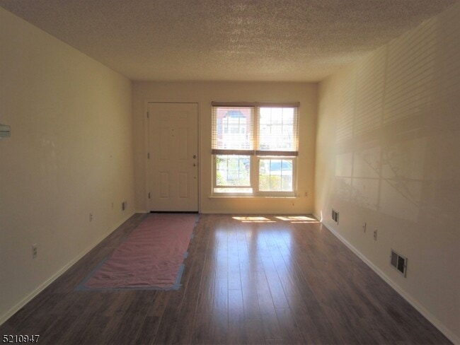 Building Photo - 1311 Persimmon Ct