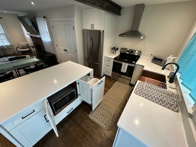 Building Photo - 811 5th Ave