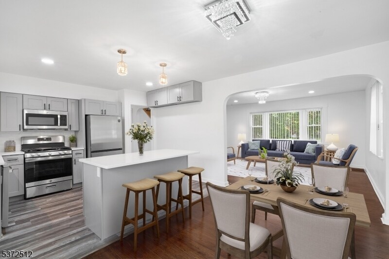 Foto principal - 141 Crosby Ave