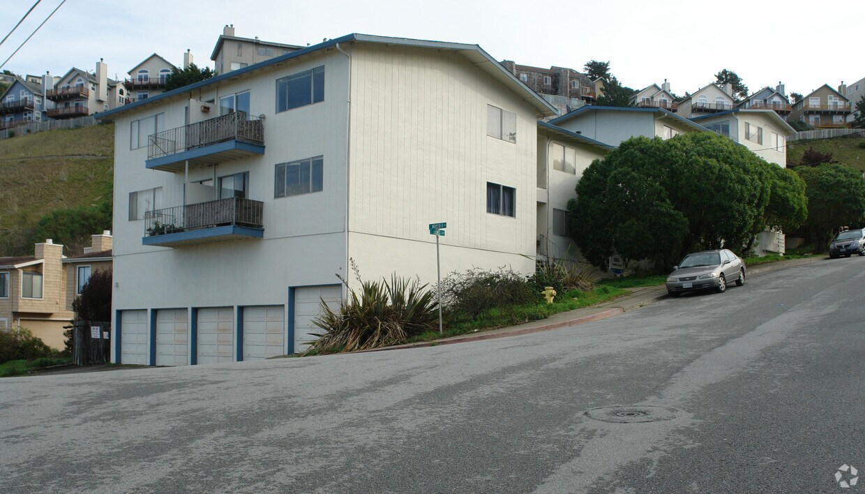 Building Photo - 505 Lewis Ln