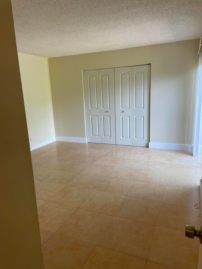 Foto del edificio - 6434 Red Pine Ln